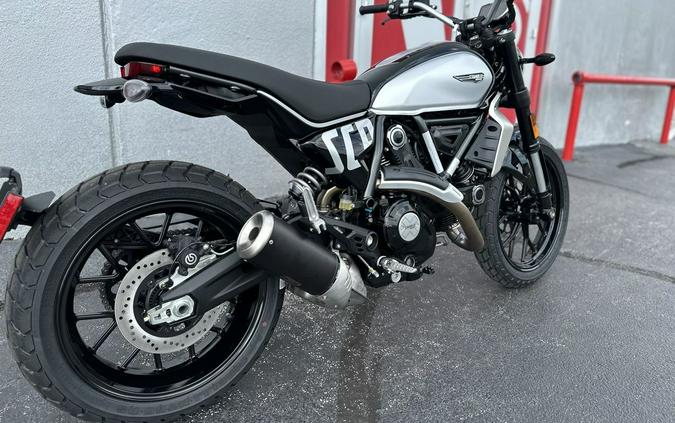 2025 Ducati Scrambler Icon Thrilling Black - 004733