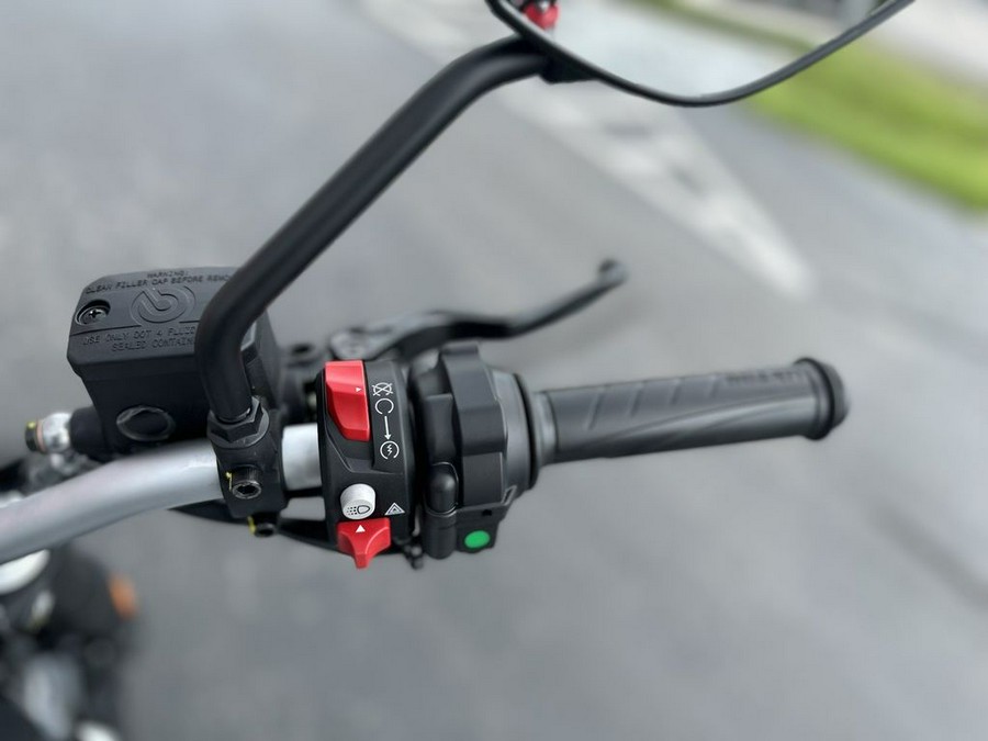 2025 Ducati Scrambler Icon Thrilling Black - 004733