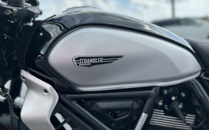 2025 Ducati Scrambler Icon Thrilling Black - 004733