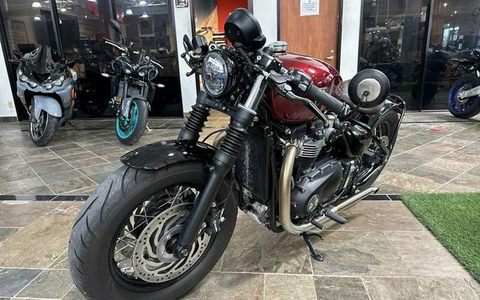 2022 Triumph Bonneville Bobber Cordovan Red