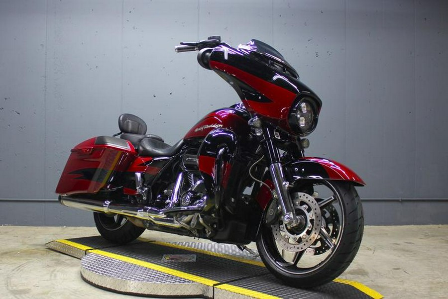 2017 Harley-Davidson® FLHXSE - CVO™ Street Glide®