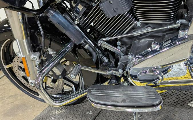 2025 Harley-Davidson Road Glide® Vivid Black Trim Chrome