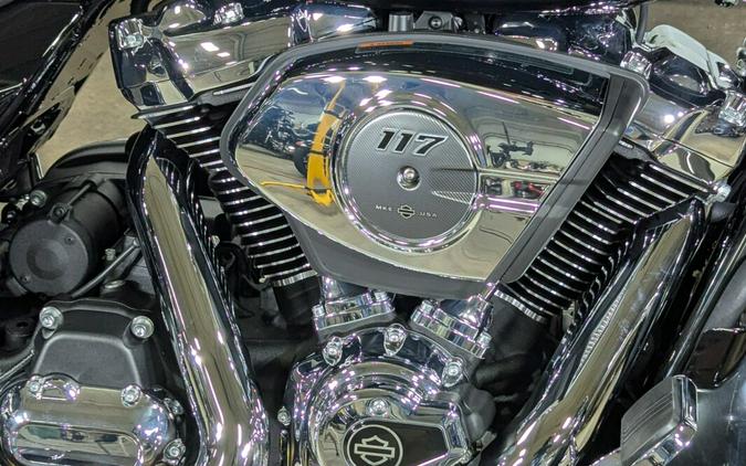 2025 Harley-Davidson Road Glide® Vivid Black Trim Chrome