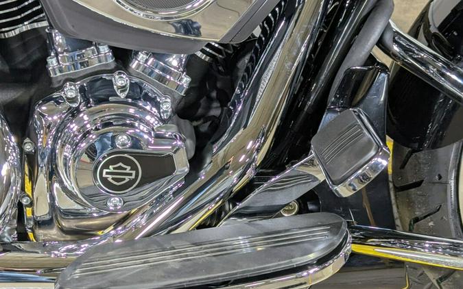 2025 Harley-Davidson Road Glide® Vivid Black Trim Chrome