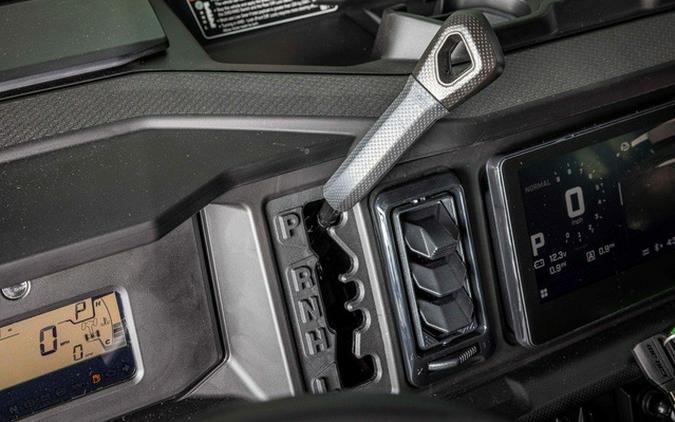 2026 Can-Am Defender MAX Limited HD11 Desert Tan & Carbon Blac