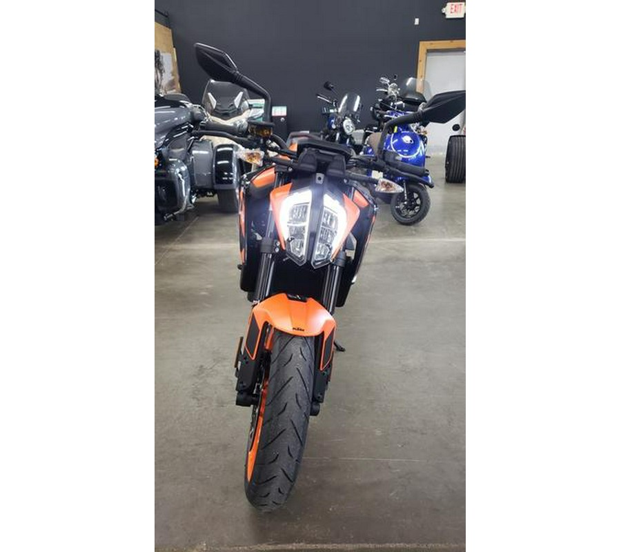 2022 KTM 890 Duke GP