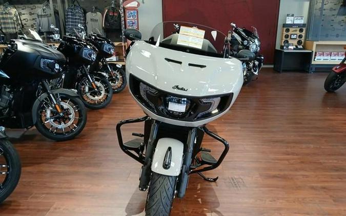 2026 Indian Challenger Dark Horse 112 Chalk With Black Metallic