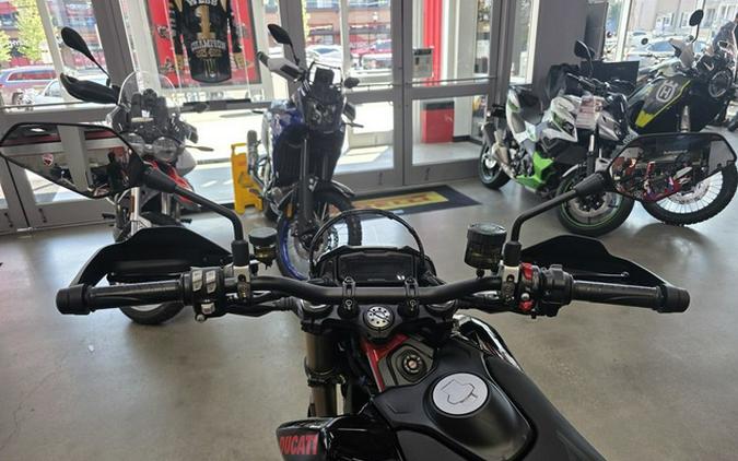 2027 Ducati Hypermotard 698 Mono Nera