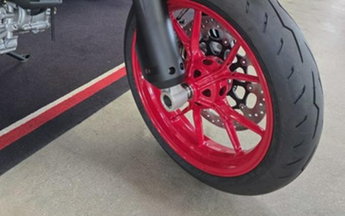 2027 Ducati Hypermotard 698 Mono Nera
