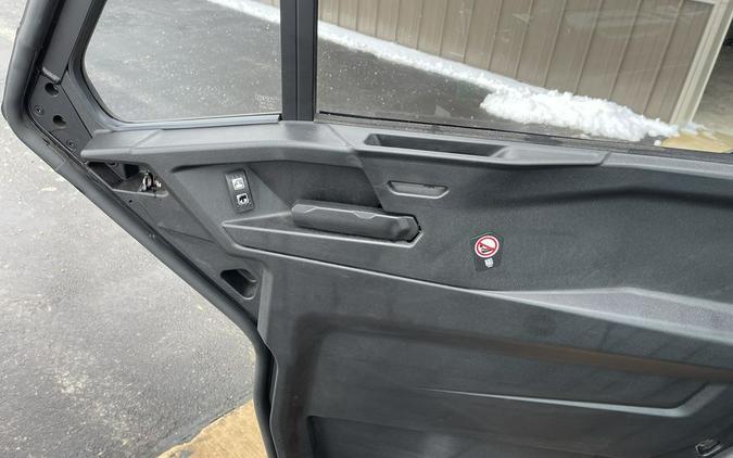 2025 Can-Am® Defender MAX Lone Star Cab HD10