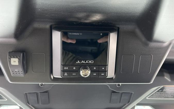 2025 Can-Am® Defender MAX Lone Star Cab HD10