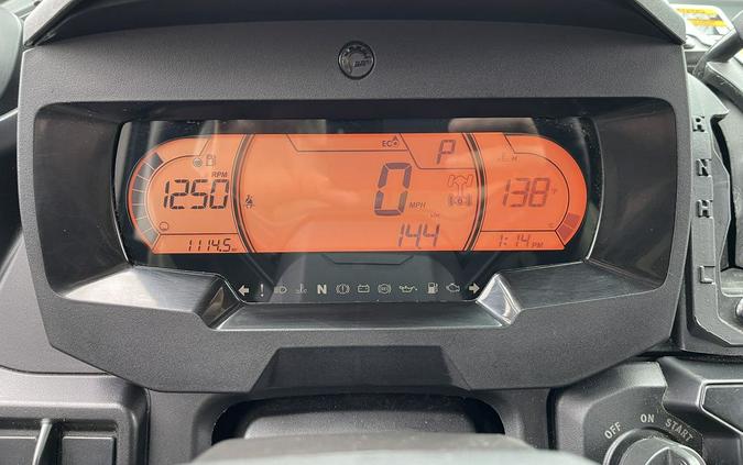 2025 Can-Am® Defender MAX Lone Star Cab HD10