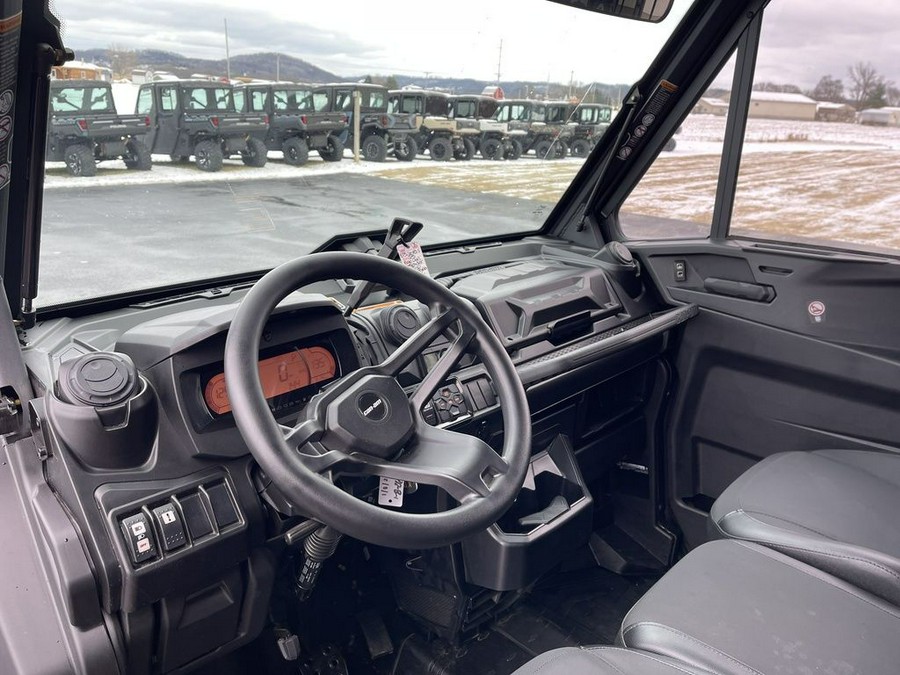 2025 Can-Am® Defender MAX Lone Star Cab HD10
