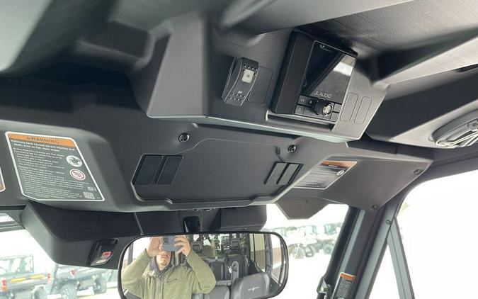 2025 Can-Am® Defender MAX Lone Star Cab HD10