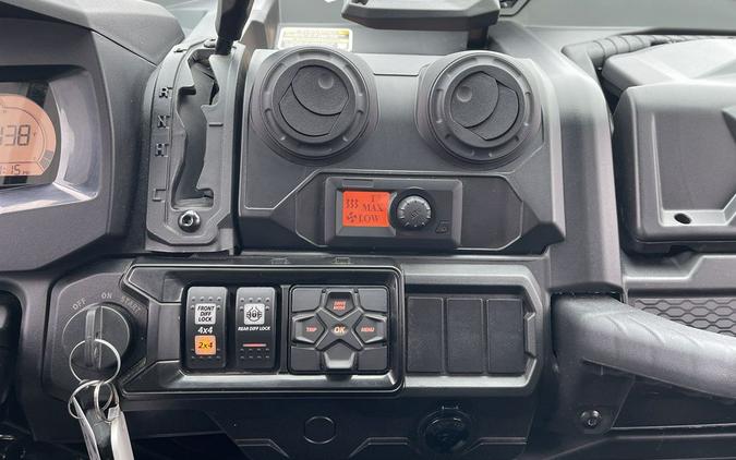 2025 Can-Am® Defender MAX Lone Star Cab HD10