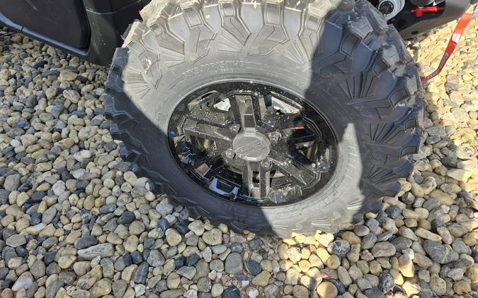 2026 CAN-AM DEFENDER LIMITED CAB HD11