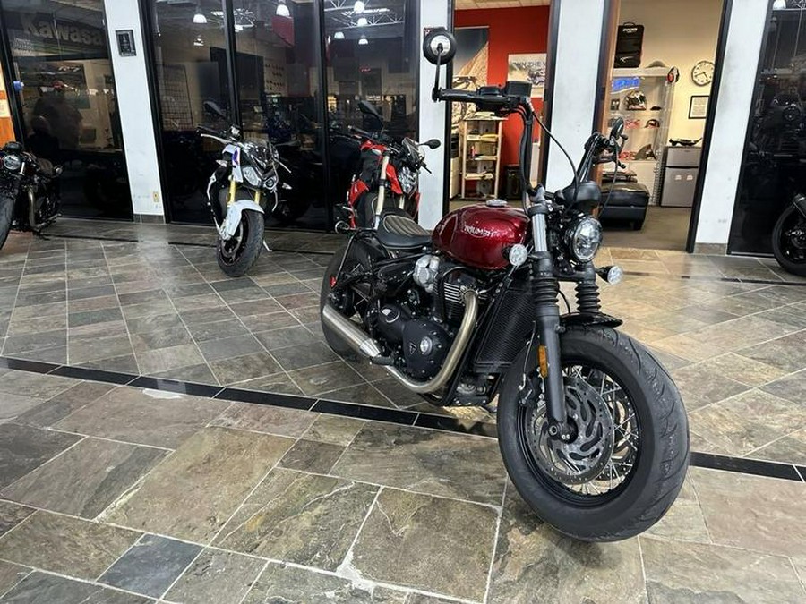 2022 Triumph Bonneville Bobber Cordovan Red