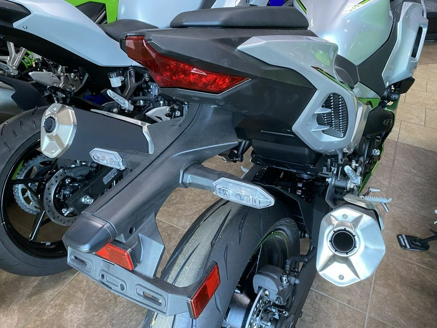 2024 Kawasaki Ninja® 7 Hybrid ABS
