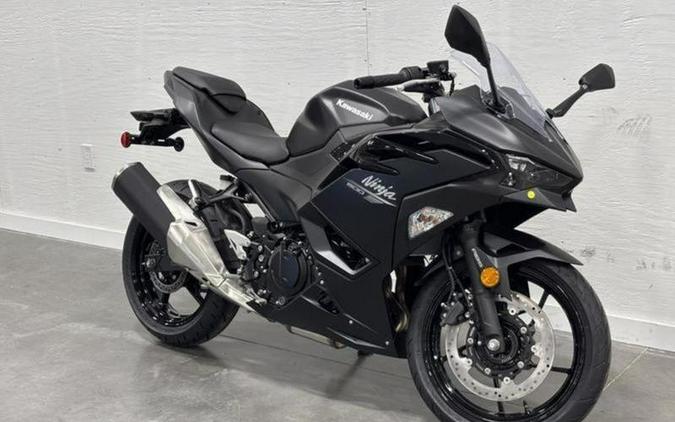 2026 Kawasaki Ninja® 500 ABS Metallic Flat Spark Black