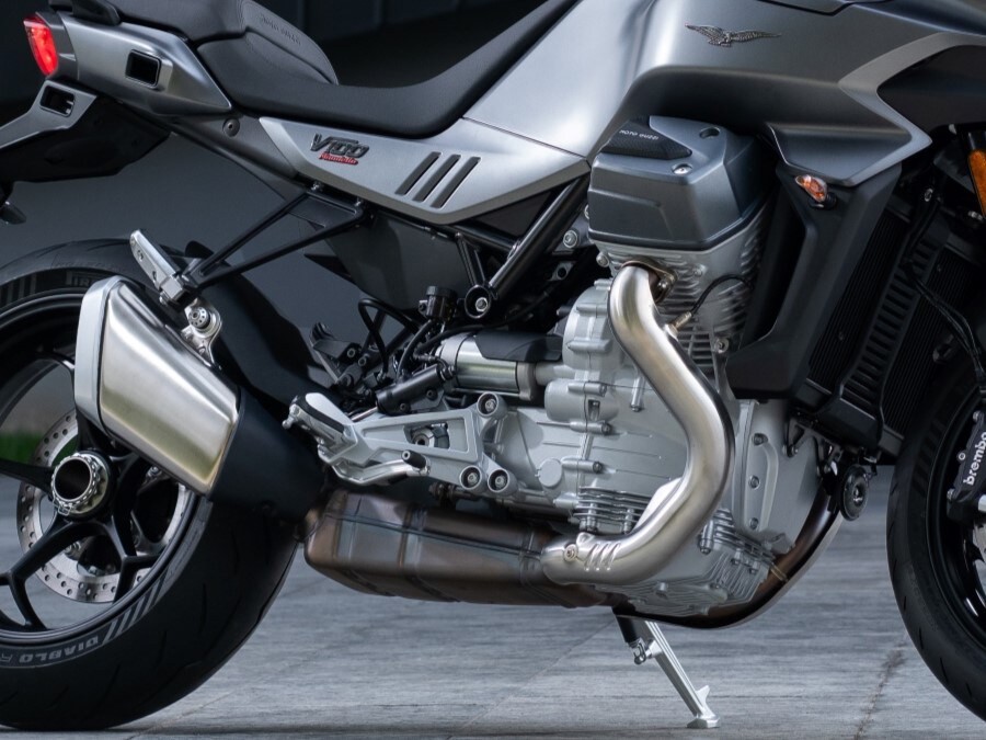 2025 Moto Guzzi V100 Mandello