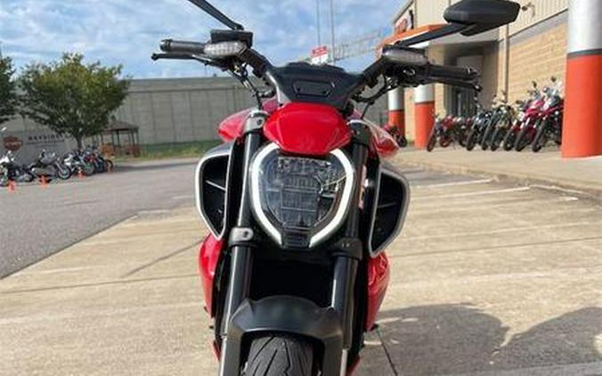 2023 Ducati Diavel V4 Ducati Red