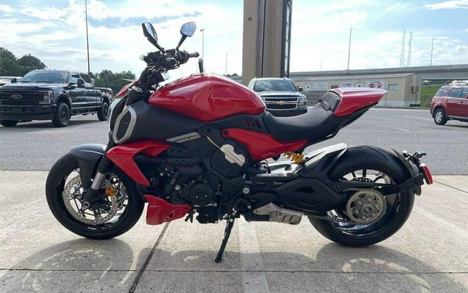 2023 Ducati Diavel V4 Ducati Red