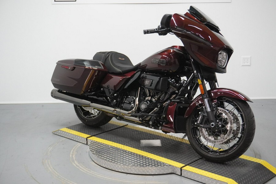 2024 Harley-Davidson® CVO™ Street Glide® Copperhead