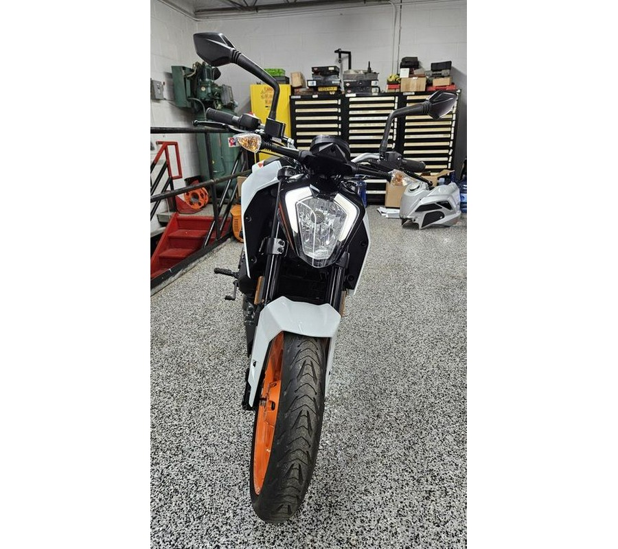 2022 KTM 200 Duke