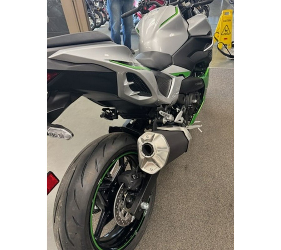 2024 Kawasaki Z7 Hybrid ABS