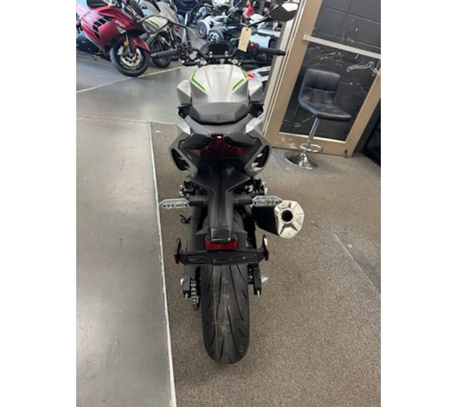 2024 Kawasaki Z7 Hybrid ABS