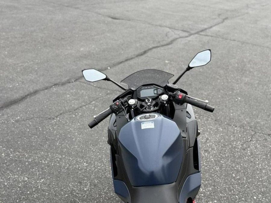 2026 Kawasaki Ninja® 500 ABS Metallic Matte Twilight Blue