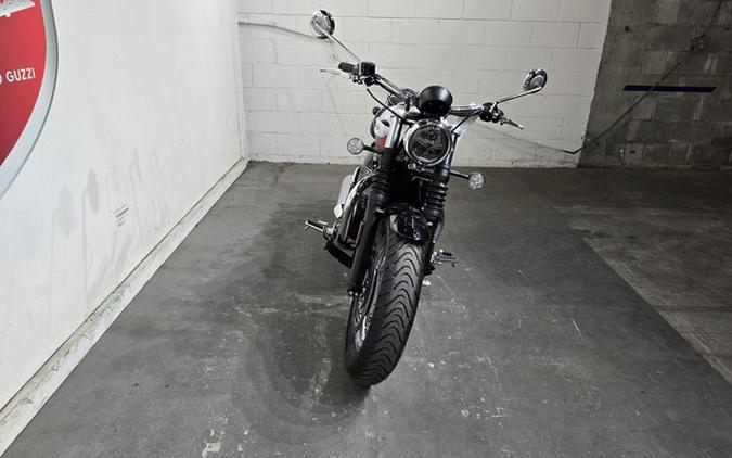 2025 Triumph Bonneville Speedmaster Snowdonia / Cranberry Red