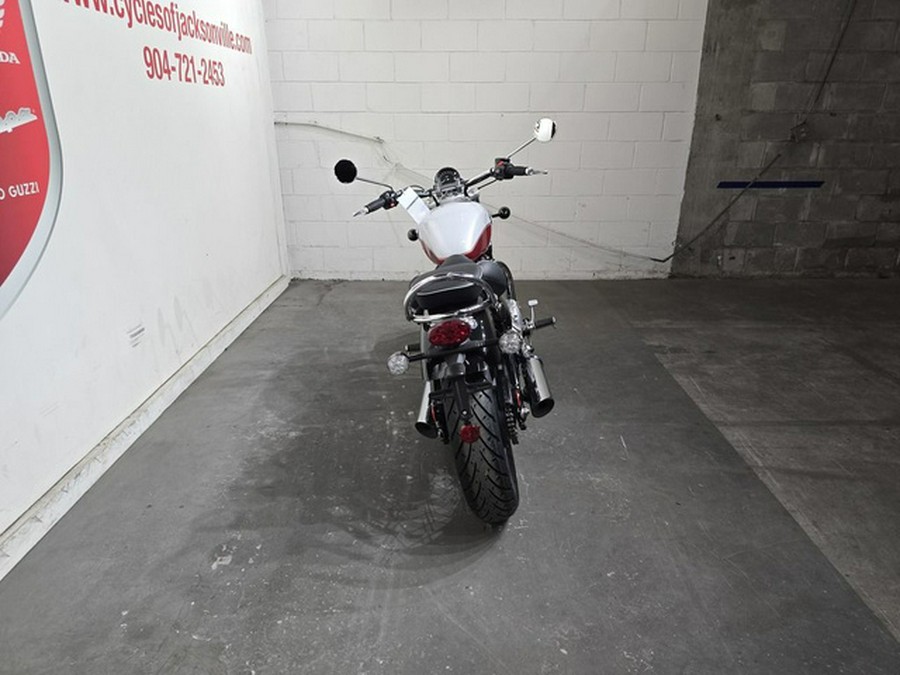 2025 Triumph Bonneville Speedmaster Snowdonia / Cranberry Red