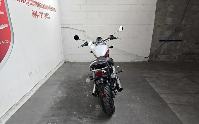 2025 Triumph Bonneville Speedmaster Snowdonia / Cranberry Red