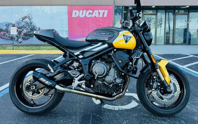 2025 Triumph Trident 660 Cosmic YellowSapphire Black