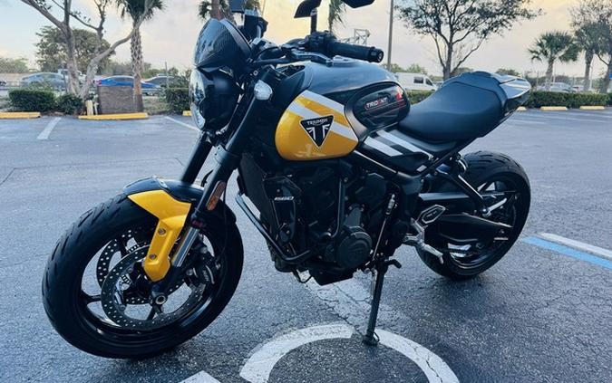 2025 Triumph Trident 660 Cosmic YellowSapphire Black