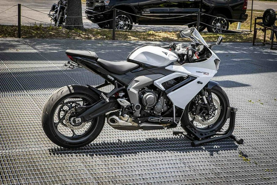 2025 Triumph Daytona 660 Snowdonia WhiteSapphire Black