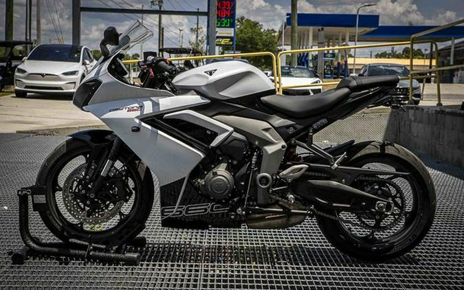 2025 Triumph Daytona 660 Snowdonia WhiteSapphire Black