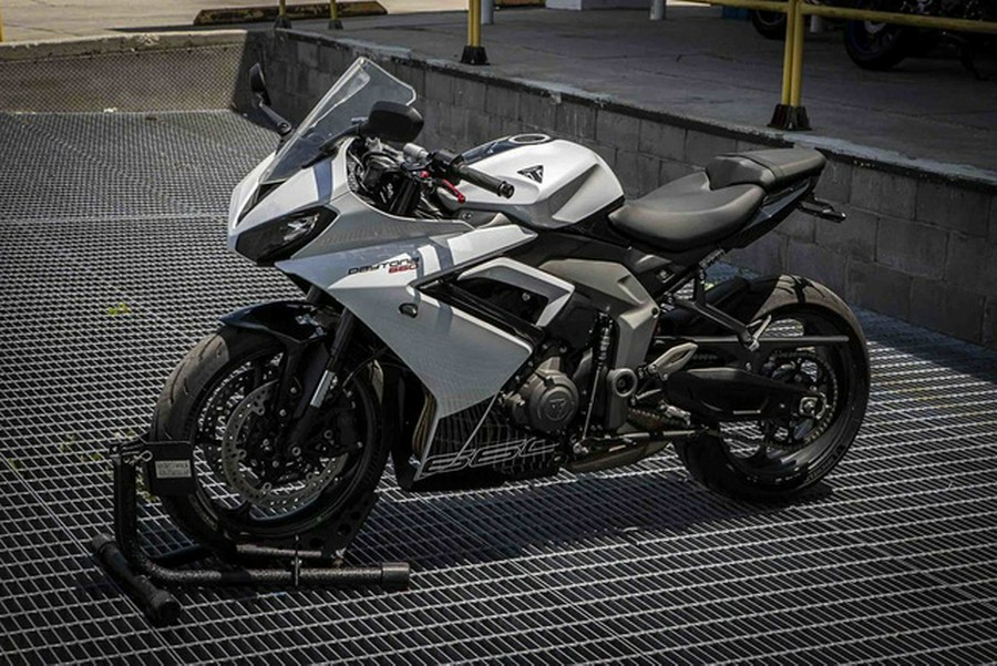 2025 Triumph Daytona 660 Snowdonia WhiteSapphire Black