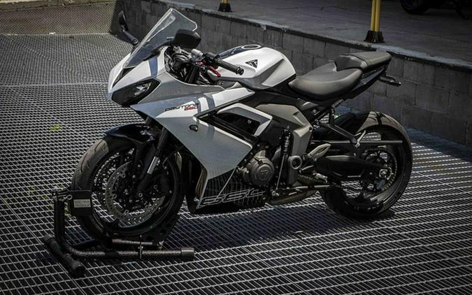 2025 Triumph Daytona 660 Snowdonia WhiteSapphire Black