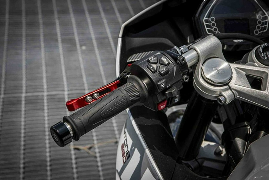 2025 Triumph Daytona 660 Snowdonia WhiteSapphire Black