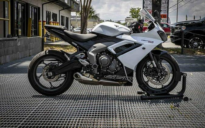 2025 Triumph Daytona 660 Snowdonia WhiteSapphire Black