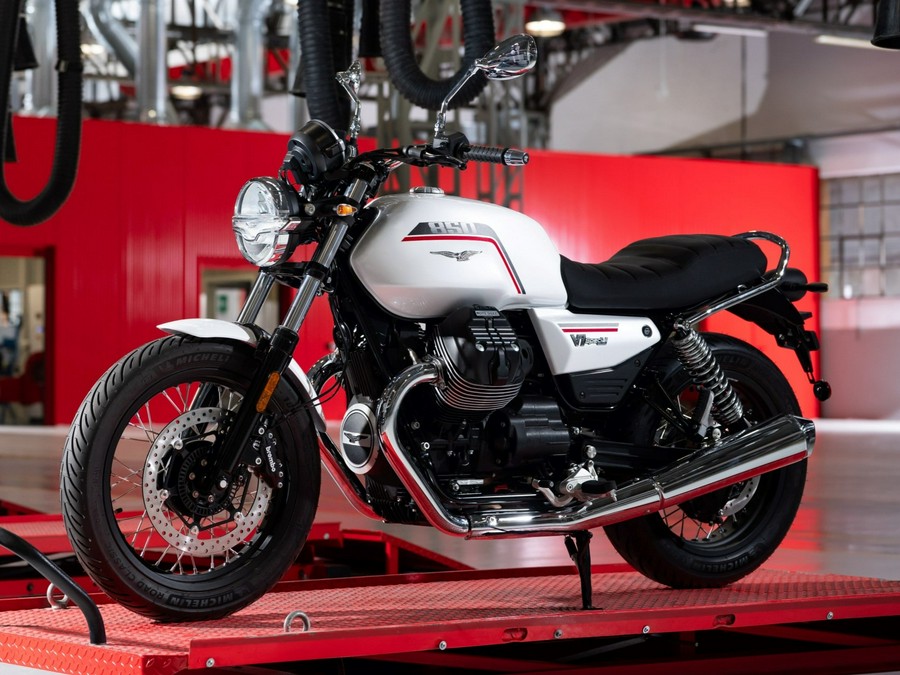 2025 Moto Guzzi V7 Special
