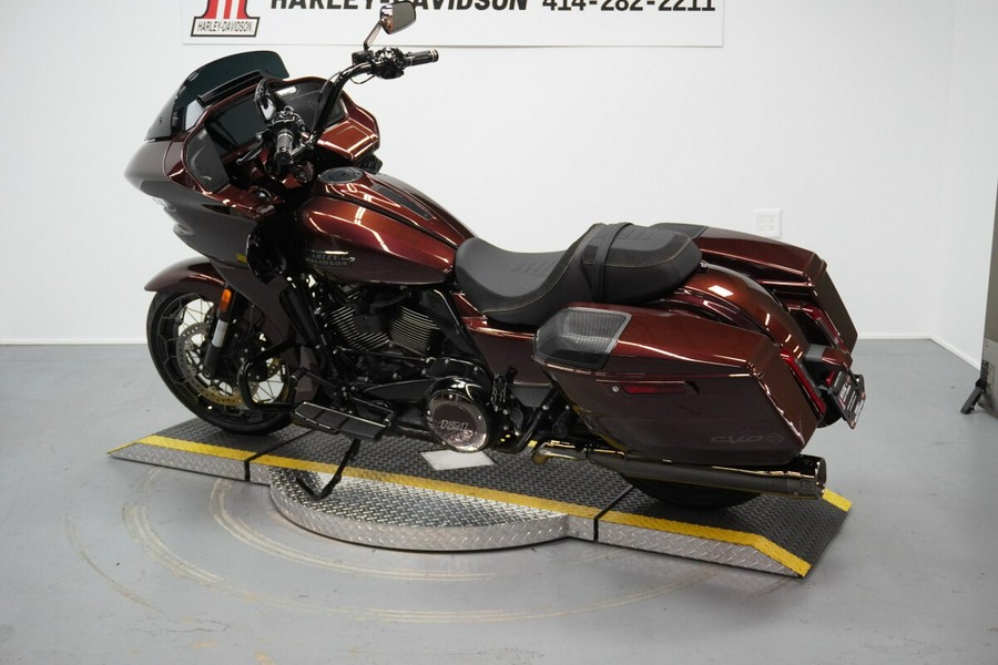 2024 Harley-Davidson® CVO™ Road Glide® Copperhead