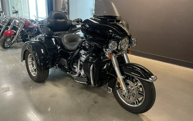 2024 Harley-Davidson® Tri Glide® Ultra Vivid Black
