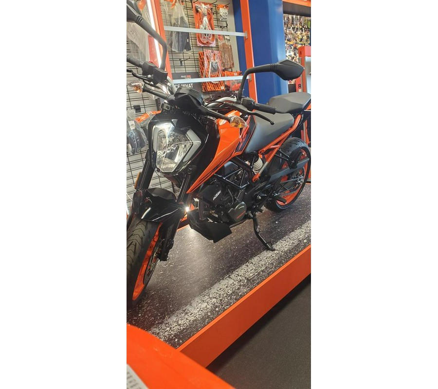 2023 KTM 200 Duke