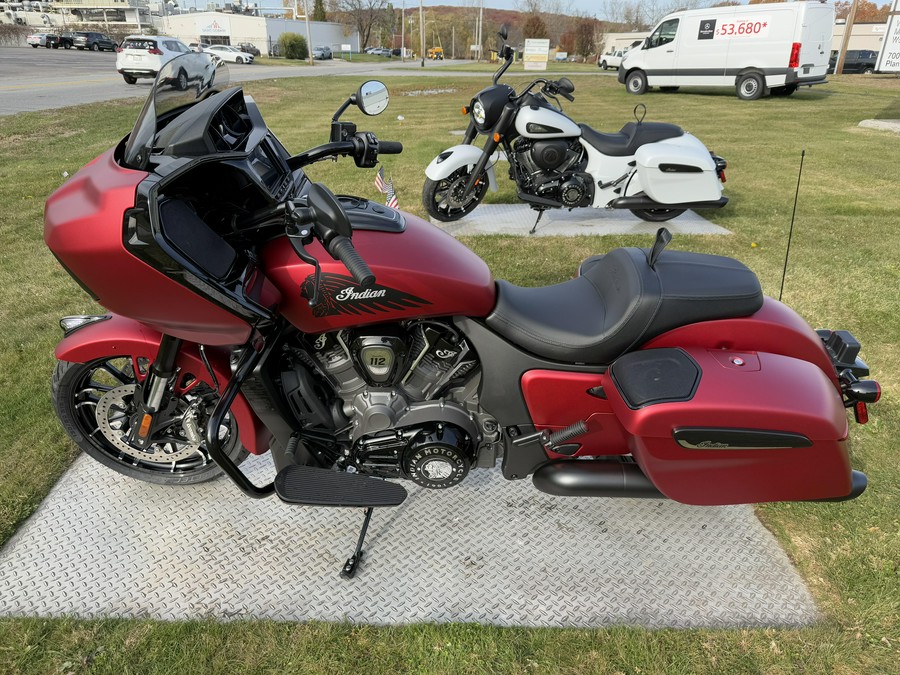 2026 Indian Motorcycle Challenger Dark Horse 112 + PowerBand Audio Package