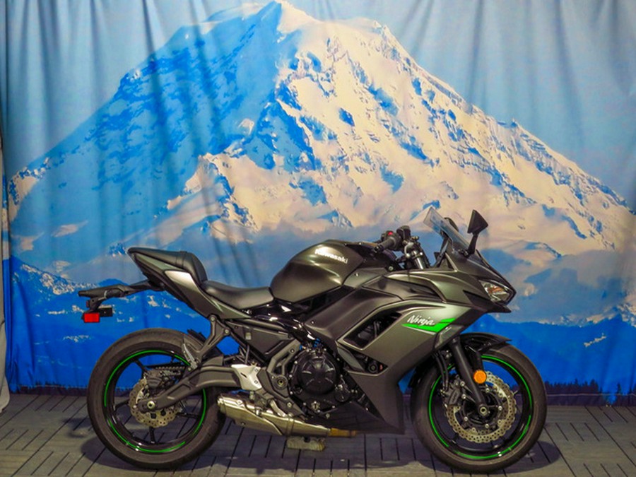2024 Kawasaki Ninja 650 Metallic Matte Graphenesteel Gray/Ebony Metallic Matte Dark GrayMetallic Spark