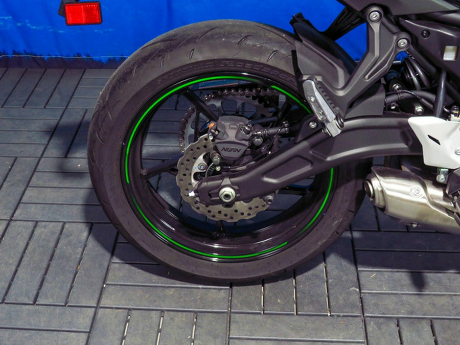 2024 Kawasaki Ninja 650 Metallic Matte Graphenesteel Gray/Ebony Metallic Matte Dark GrayMetallic Spark