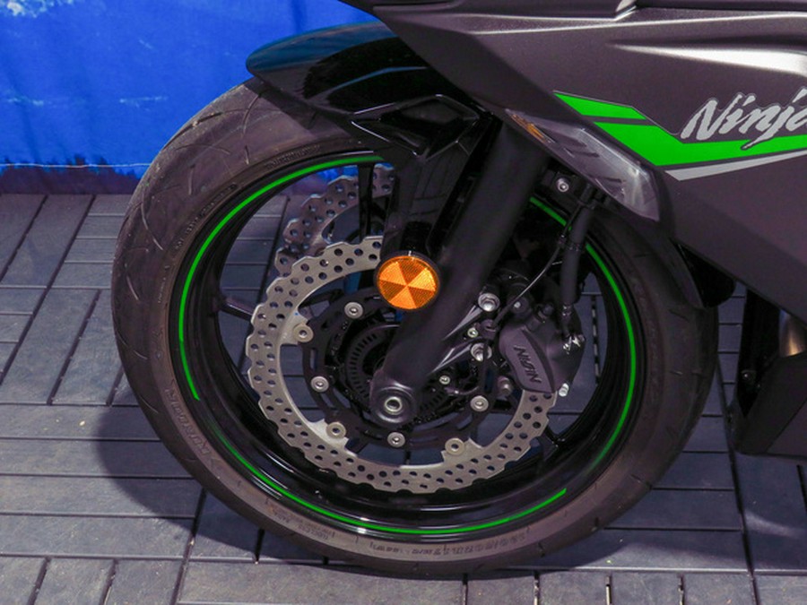 2024 Kawasaki Ninja 650 Metallic Matte Graphenesteel Gray/Ebony Metallic Matte Dark GrayMetallic Spark
